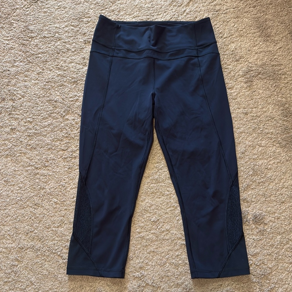 Lululemon Twist and Train crop (19”) - Picture 2 of 8